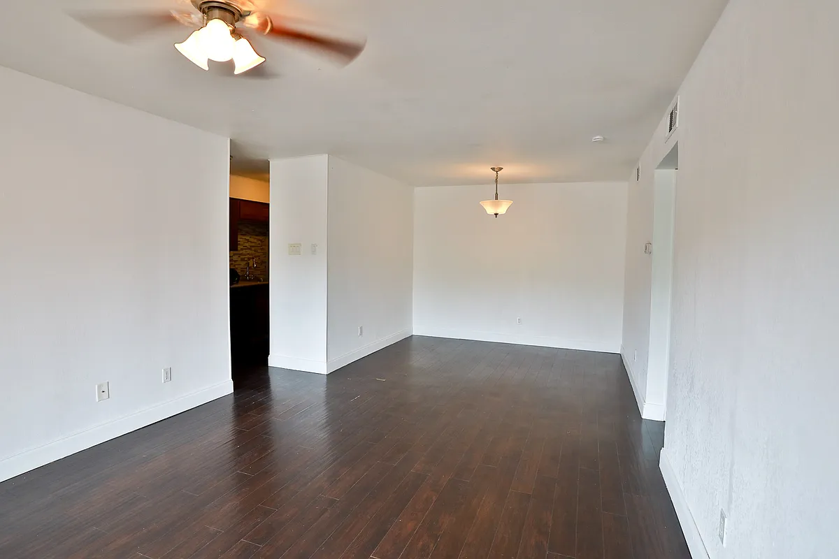 Building Photo - 8110 Skillman St #2091