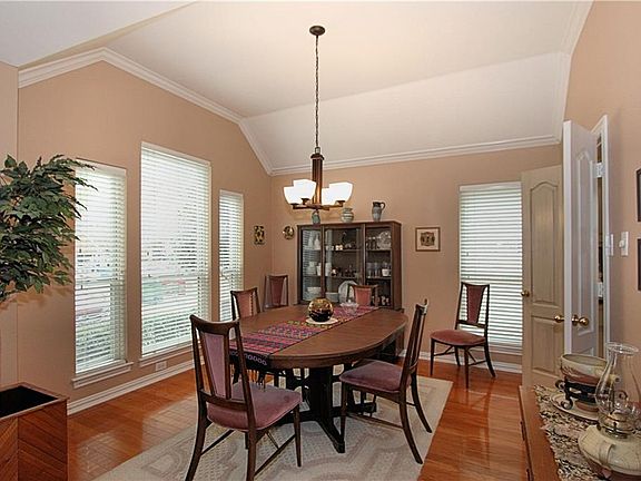 4th image of 2713 Lakehollow Ln