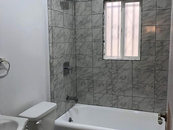 2nd image of 329 S Cloverdale Ave APT 4