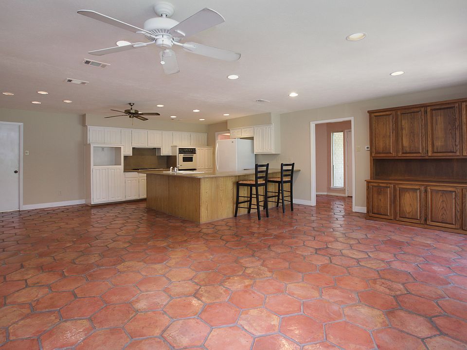 1st image of 6140 Copperhill Dr