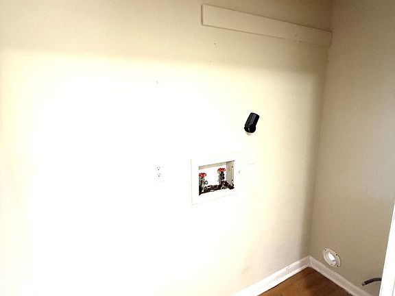 4th image of 3825 Pickfair St