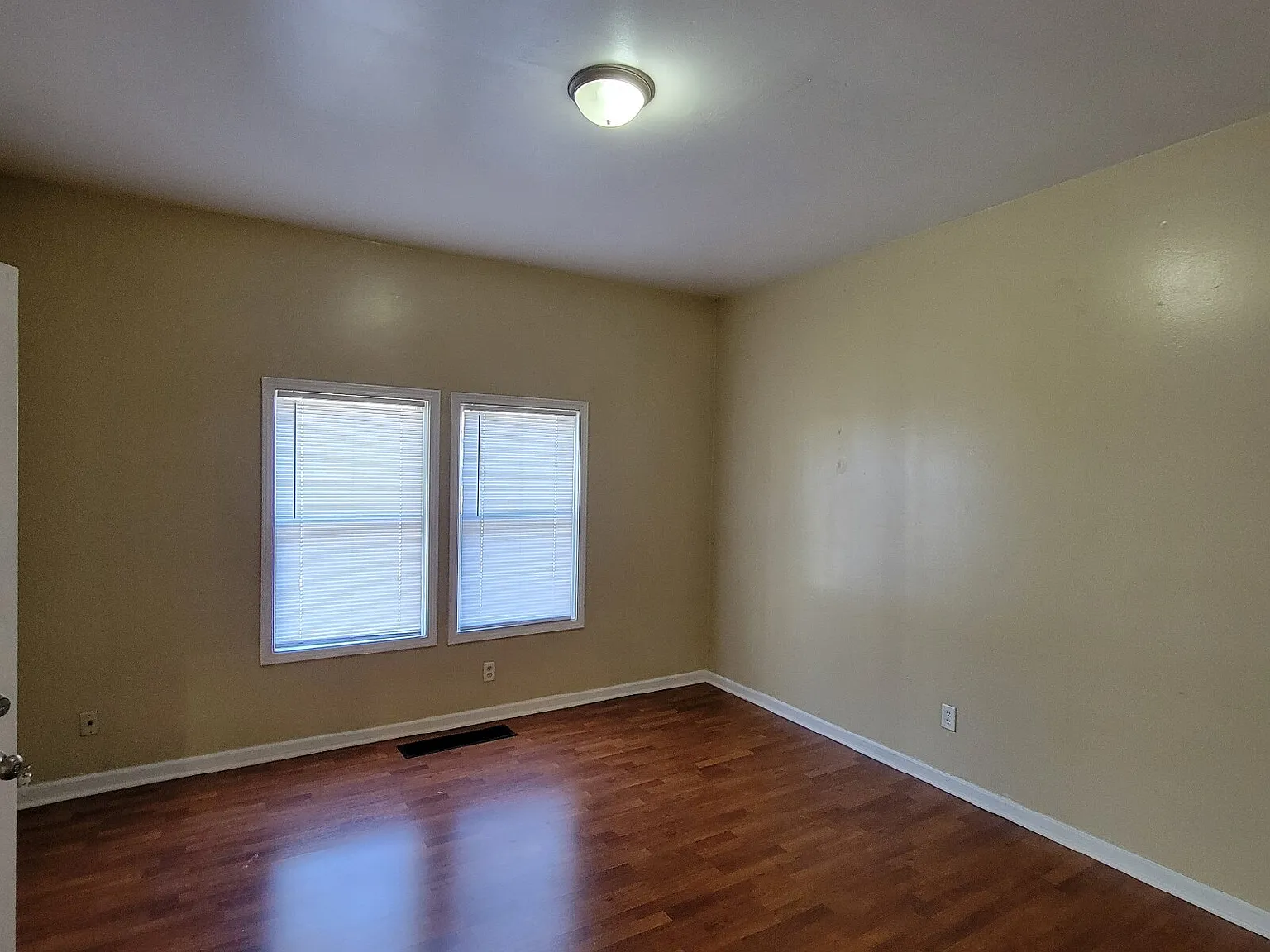 2 bed, 1.0 bath, $1,150 — Photo 4