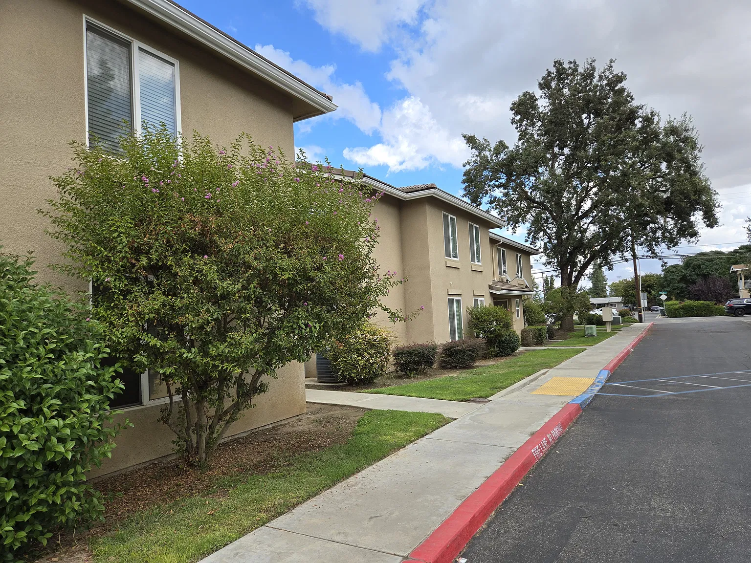 2 bed, 1020 sqft, $1,625 — Photo 2