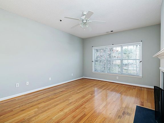 5th image of 906 Spring Heights Ln SE