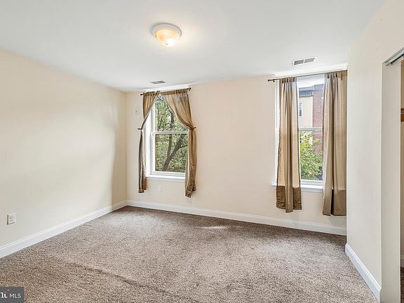 4th image of 1931 Christian St #22