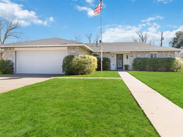 Property image for 411 Oak St, Bastrop, TX 78602