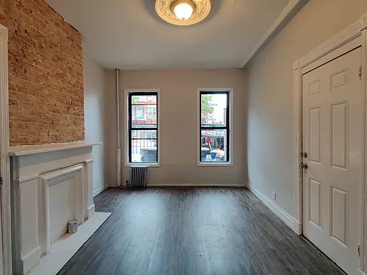 Rented by Signature Property Realty | media 21