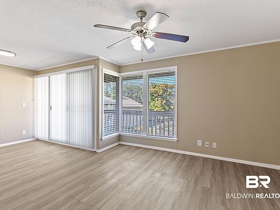 4th image of 2061 Seacliff Dr N #2061
