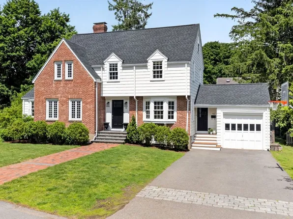58 Leighton Rd, Wellesley, MA 02482