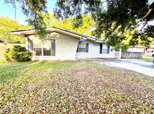2806 Lynwood St, Pascagoula, MS 39567