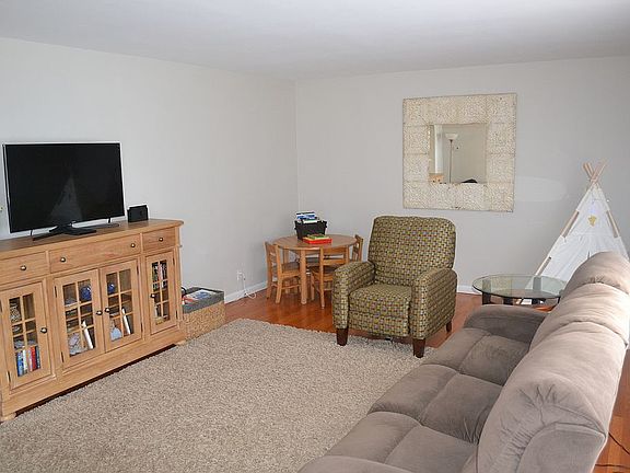 2nd image of 11 Wadas Dr