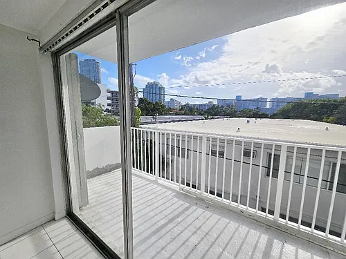 910 Michigan Ave Photo 1