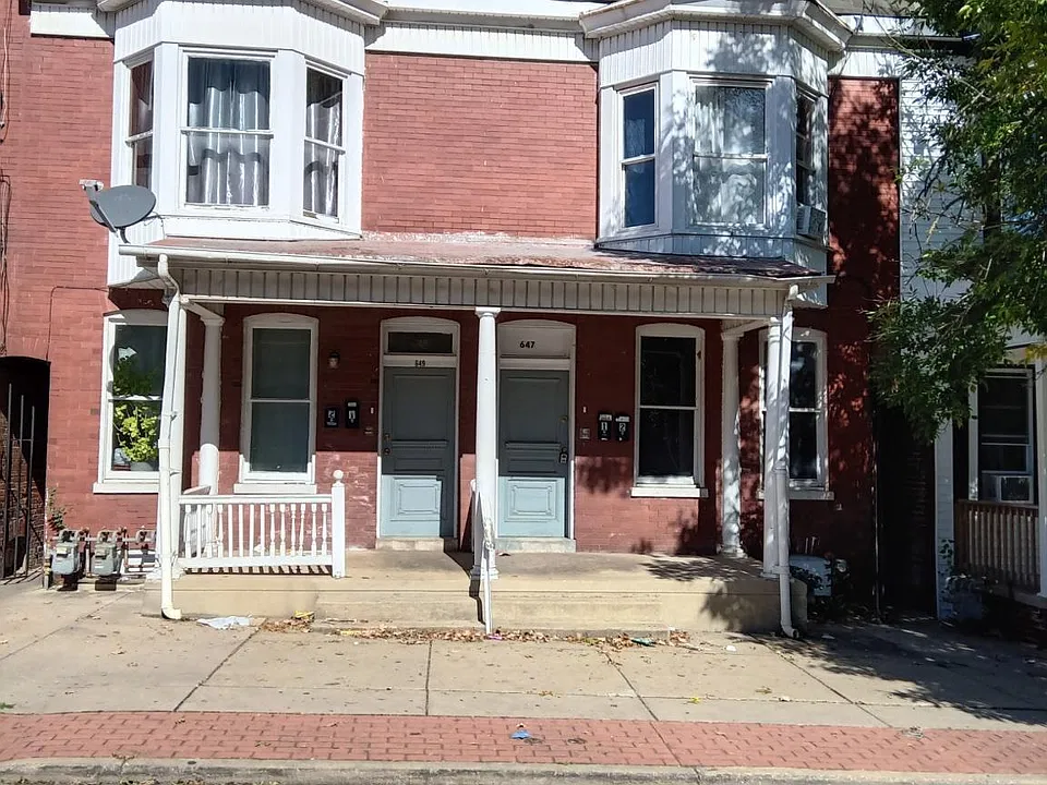 647 W Princess St #1