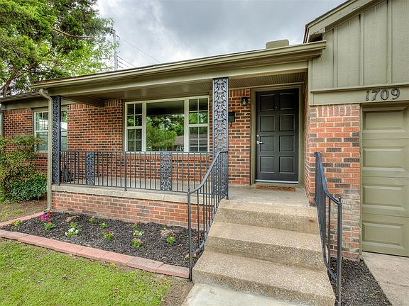 2nd image of 1709 Manor Dr