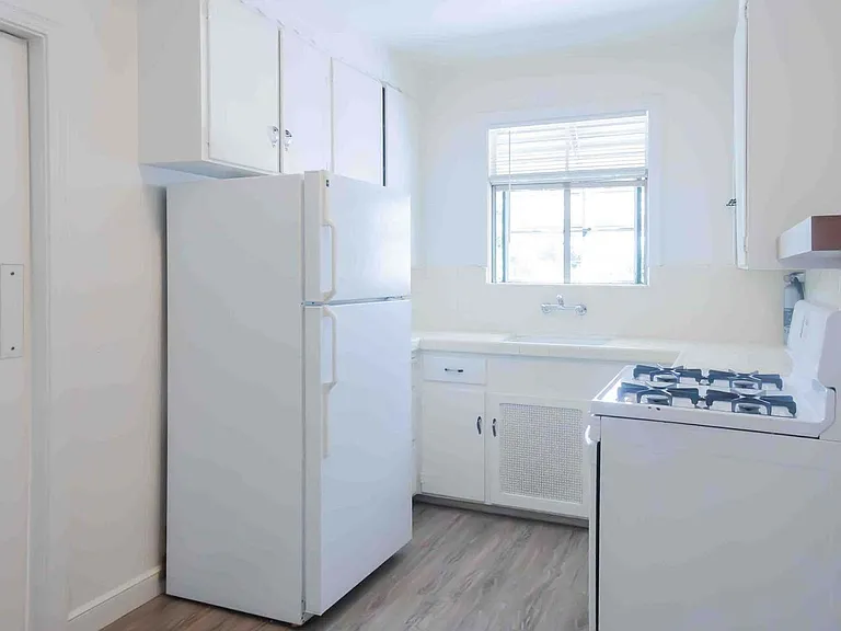 J Street Apartments — Photo 5