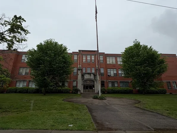 90 McKinstry Ave APT 303, Chicopee, MA 01013