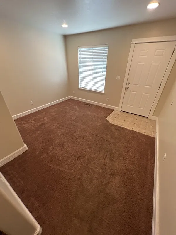 4 bed, 3.5 bath, 2360 sqft, $2,100 — Photo 4
