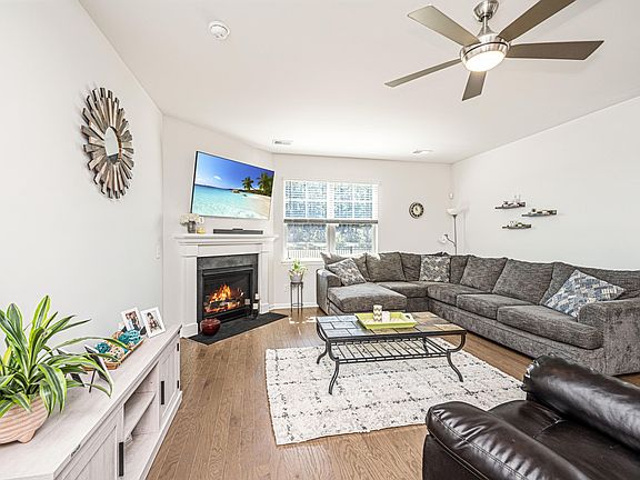 4th image of 147 Greenwich Dr