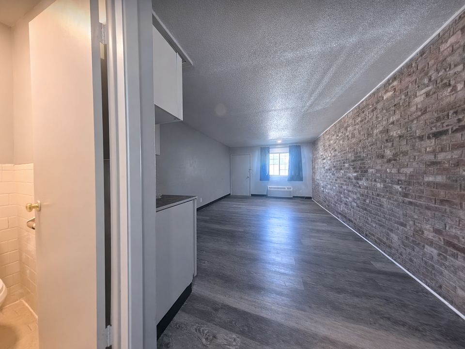 1st image of 401 N East Ave #19