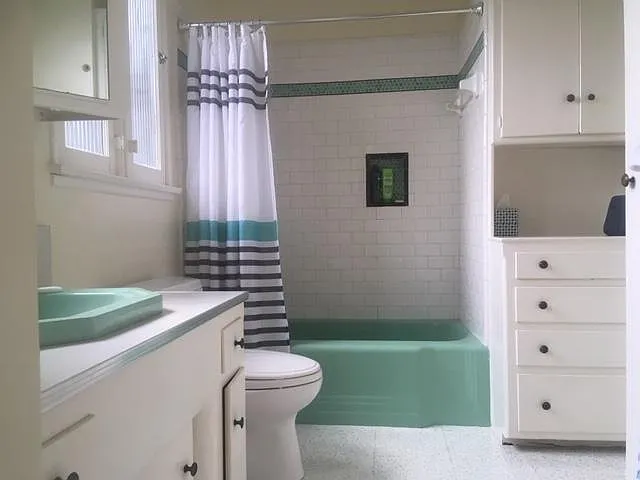 2232 Talmadge St — Photo 2