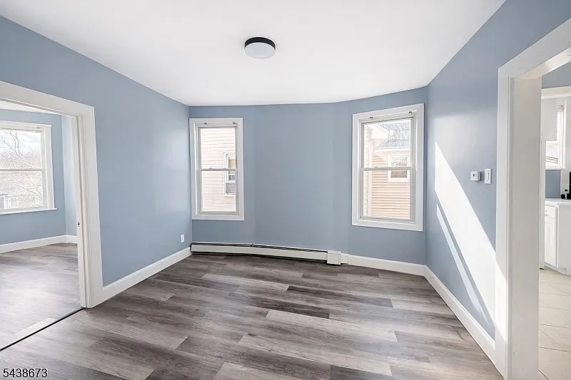 3 bed, 1.0 bath, $2,400 — Photo 3