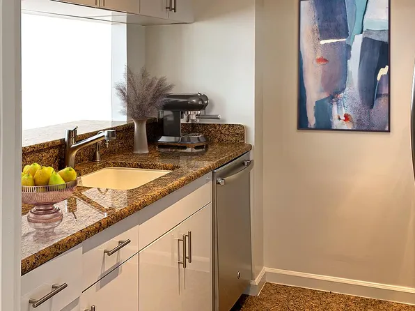 350 East 79th Street image 2 of 9