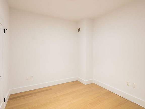 5th image of 67 Wall St APT 5o