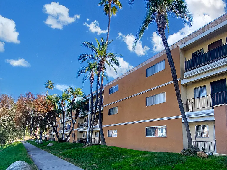 The Diplomat Apartments — Photo 13
