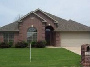 120 Sancerre Dr, Maumelle, AR 72113