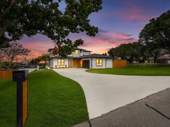 301 Paint Pony Trl N, Fort Worth, TX 76108