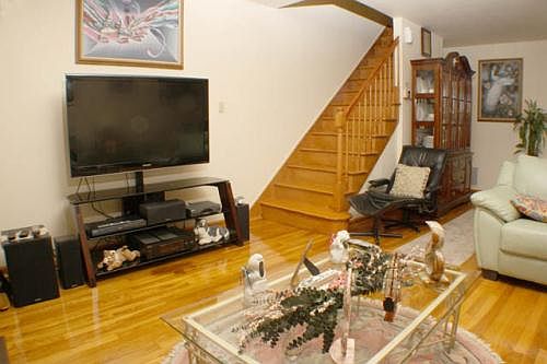 4th image of 1332 E 105th St