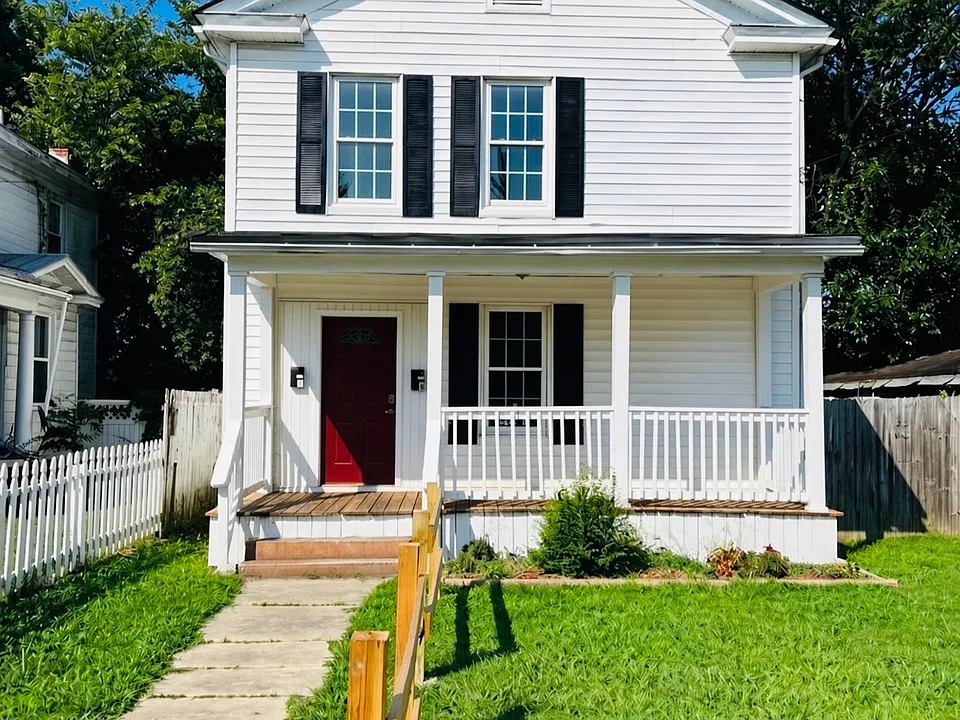 104 Lee Ave #2