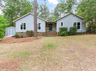 420 E Hedgelawn Way, Southern Pines, NC 28387