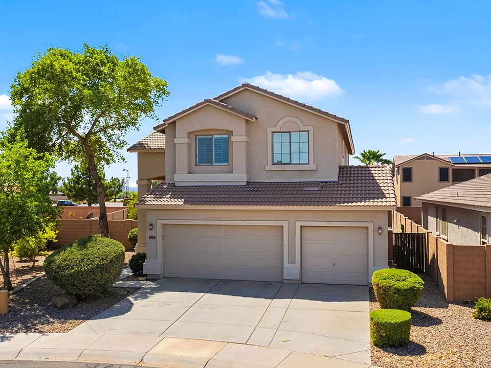 21338 N Cecil Ct