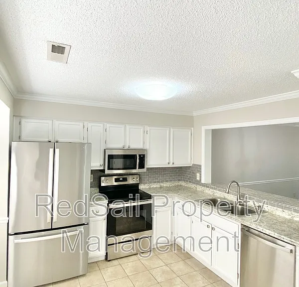 110 Souverain Lndg — Photo 4