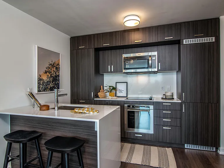 19 Erskine Ave #1810 — Photo 15