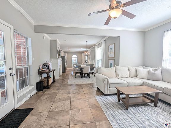 5th image of 3815 Wyatt Ln