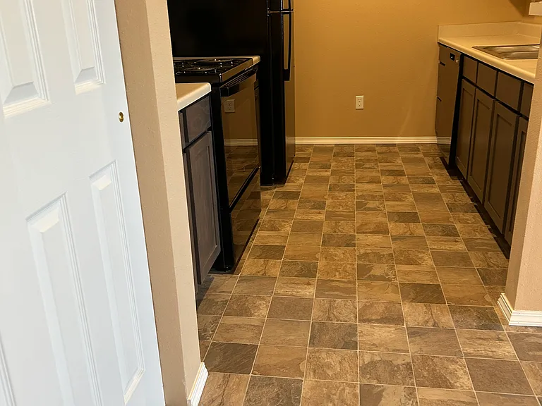 Samuelson Place Apartments — Photo 27