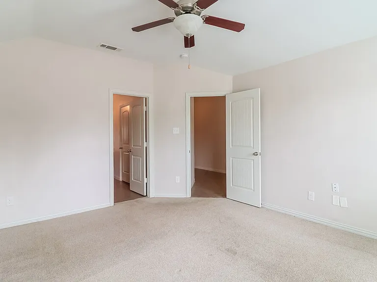 7648 Hollow Point Dr — Photo 9