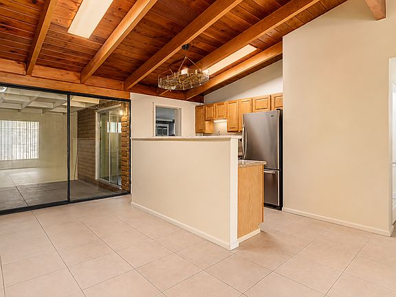4th image of 1303 N Roberts Way