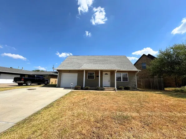 853 Cardan Pl, Moore, OK 73160