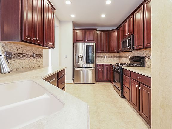 3rd image of 16020 Pitner St