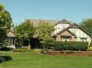 20436 Woodbend Dr, Northville, MI 48167