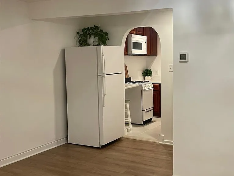 749 Linden Ave — Photo 3