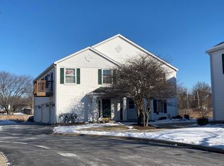 729 Fieldcrest Dr, South Elgin, IL 60177