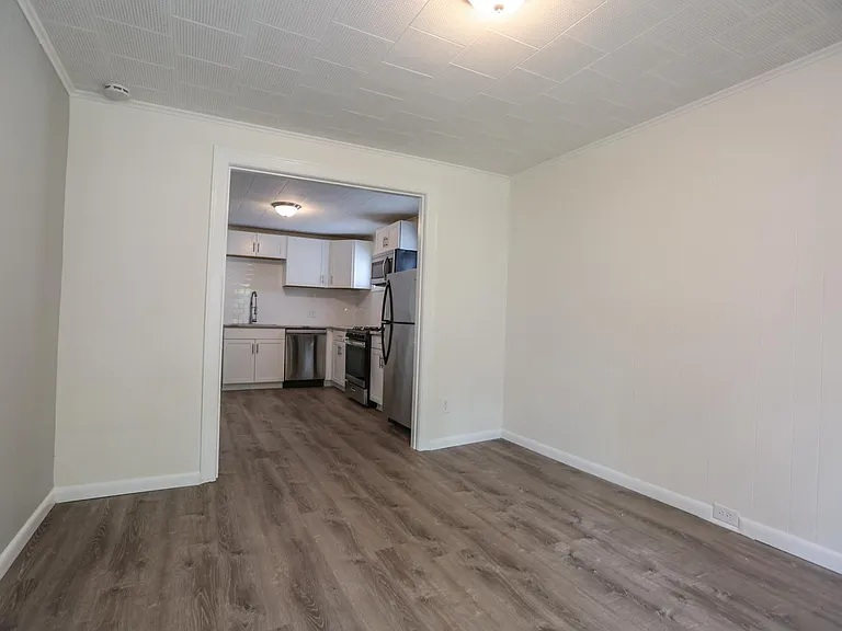 146 Benton St — Photo 10