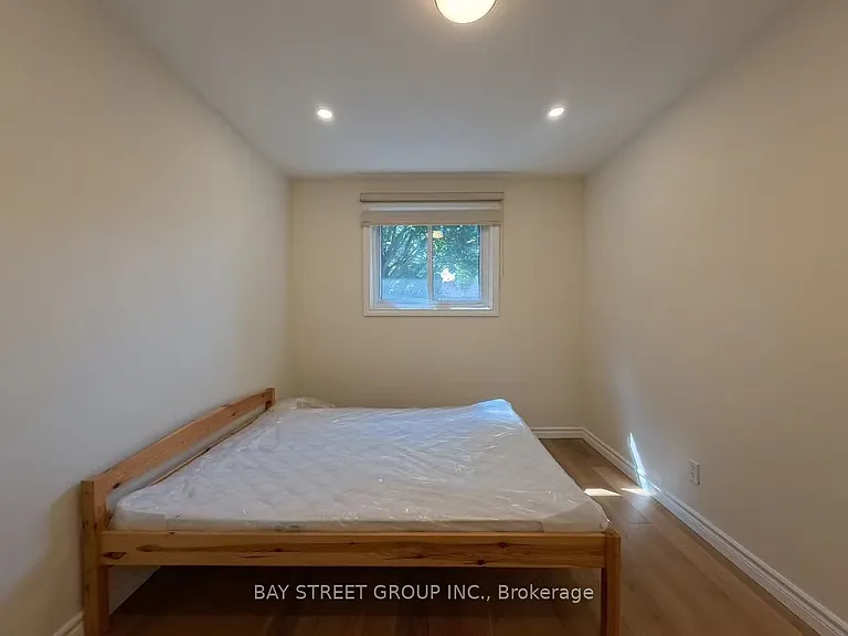 402 Osiris Dr — Photo 16