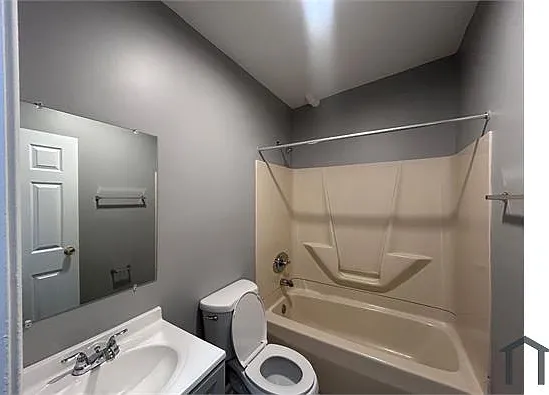 409 N Bradford St — Photo 5