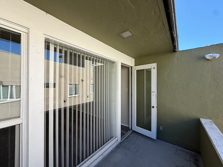 311 Lester — Photo 28