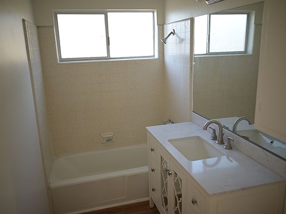 3rd image of 378 Molino Ave